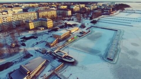 Kalastuksen talo Vaasassa 3/3. / Fiskets hus i Vasa 3/3. ❄️ Repost: @airkorsman 
#teritalot #terihus #kalastuksentalo #fisketshus