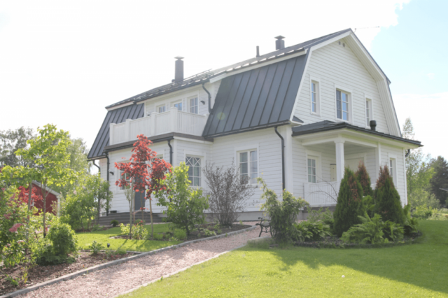 Klassiskt Mansardhem på Landsbygden