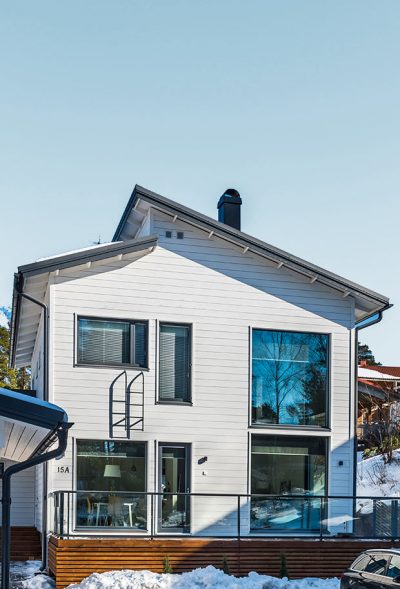 Modernt trähus i storstadsregionen